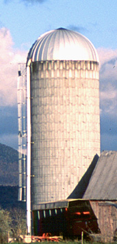 BarnSilo2modZoomSilo.jpg (39363 bytes)